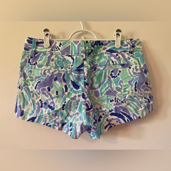 Lily pulitzer Walsh shorts Blue and green patterned Size 6 - Picture 2 of 3